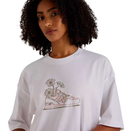 Camiseta New Balance Oversized Flower WT43556-WT