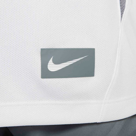 Camiseta Nike Swoosh HJ3743-100