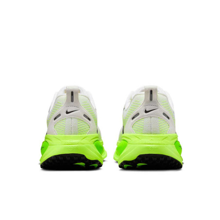 Zapatilla Nike Vomero 18 HM6804-102