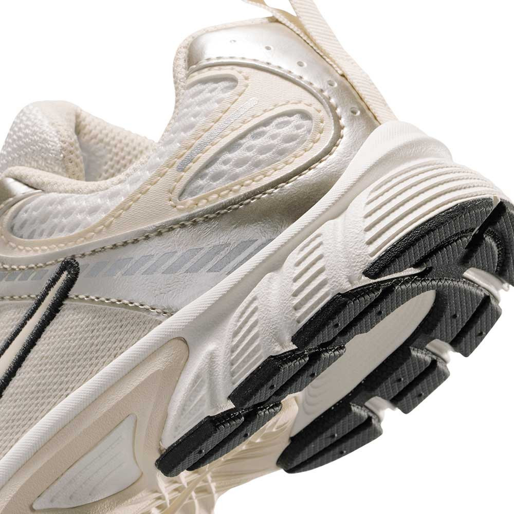 Zapatilla Nike V5 RNR HQ6412-102