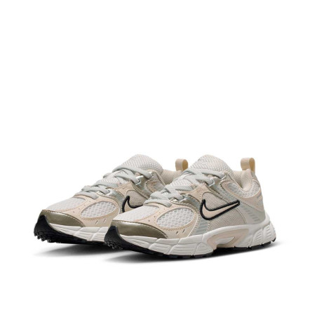 Zapatilla Nike V5 RNR HQ6412-102