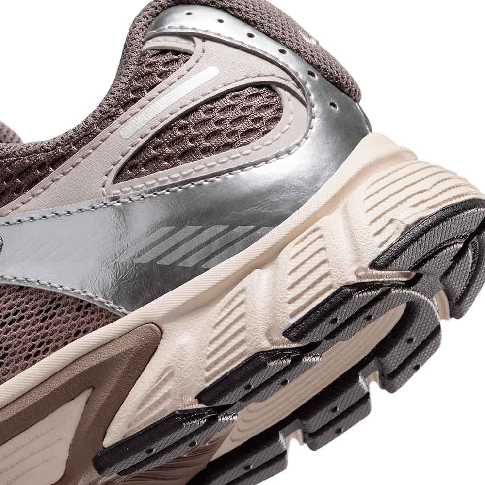 Zapatilla Nike V5 RNR HQ6411-200