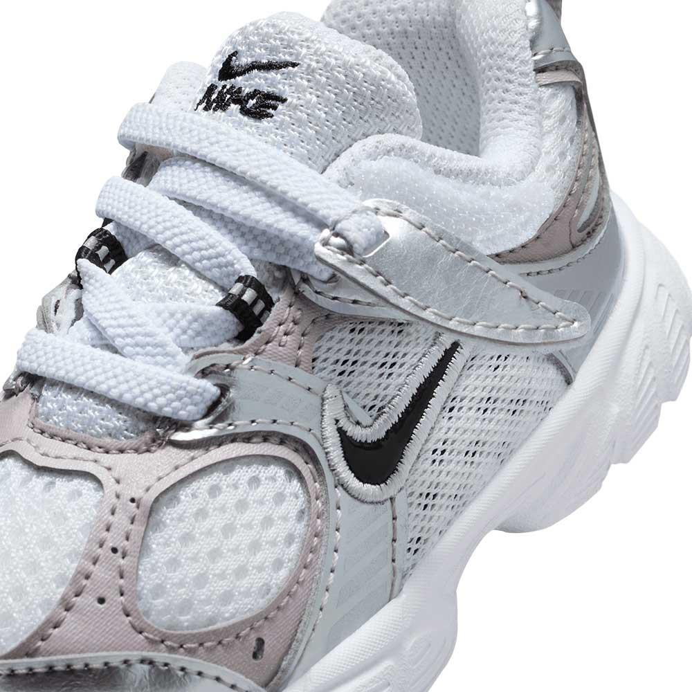 Zapatilla Nike V5 RNR HQ6413-100