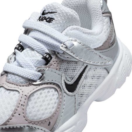 Zapatilla Nike V5 RNR HQ6413-100