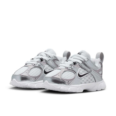 Zapatilla Nike V5 RNR HQ6413-100