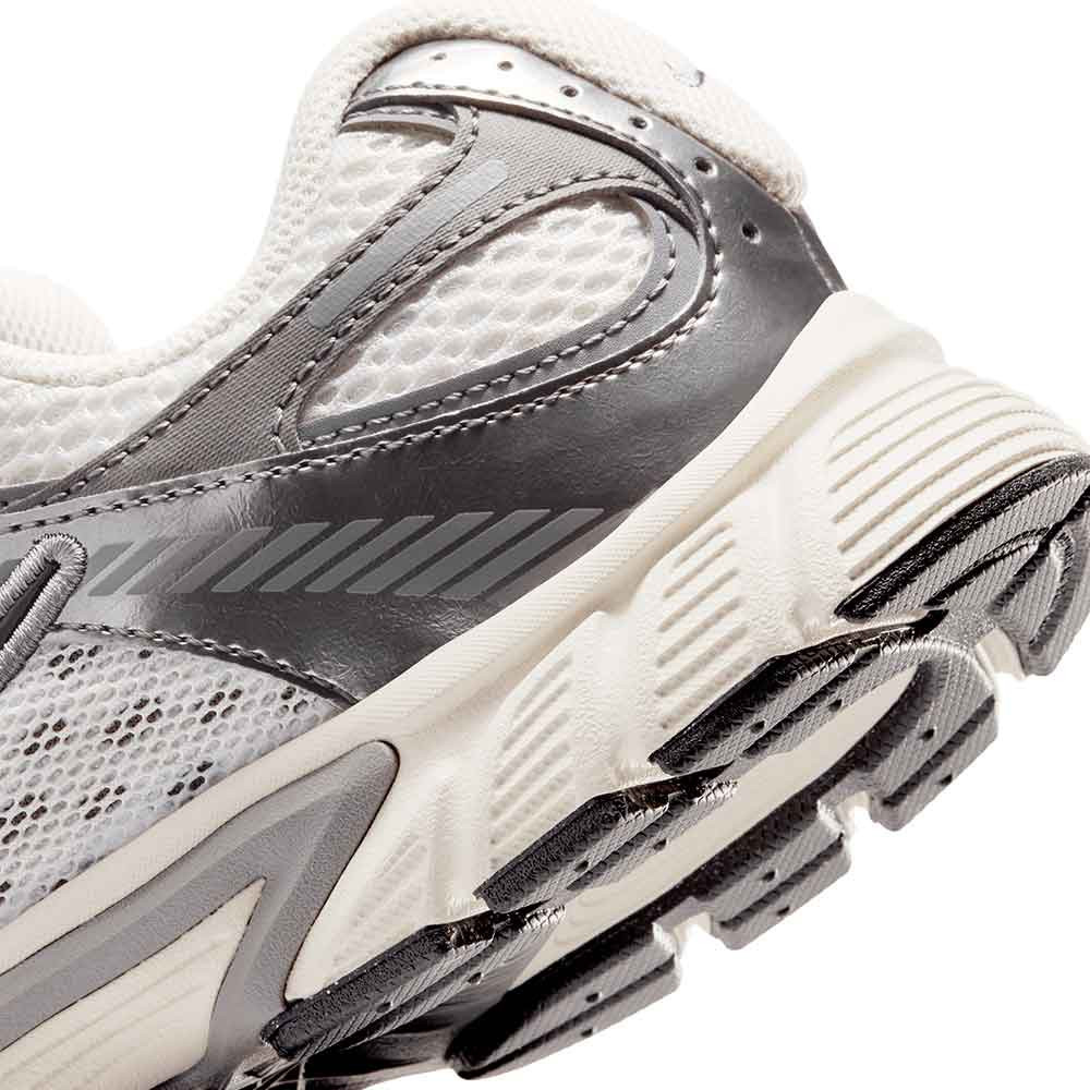 Zapatilla Nike V5 RNR HQ6411-003
