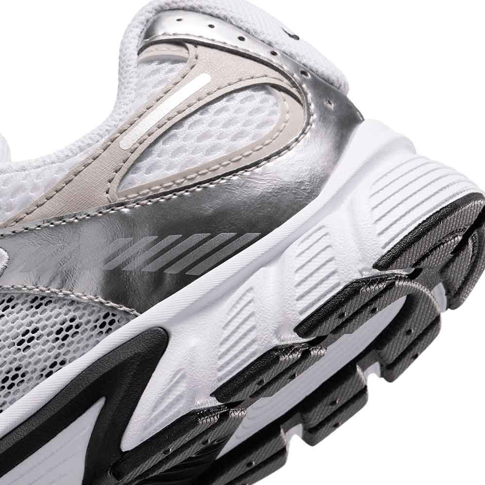Zapatilla Nike V5 RNR HQ6411-100
