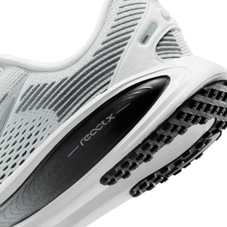 Zapatilla Nike Vomero 18 IO9501-100