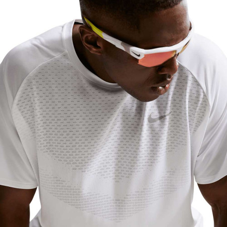 Camiseta Nike Stride HV5203-100