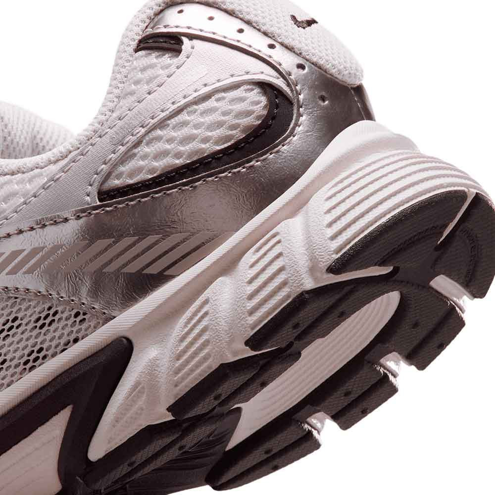 Zapatilla Nike V5 RNR HQ6411-005