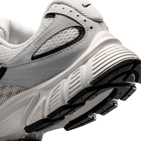 Zapatilla Nike V5 RNR IO7801-100