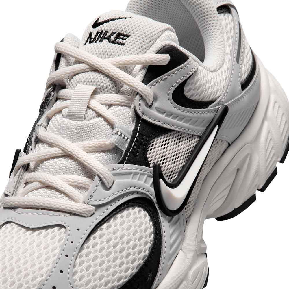 Zapatilla Nike V5 RNR IO7801-100