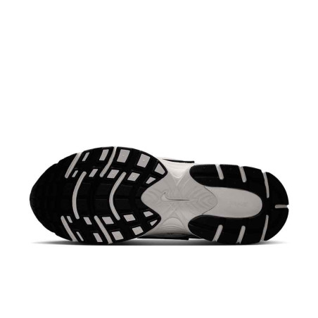 Zapatilla Nike V5 RNR IO7801-100