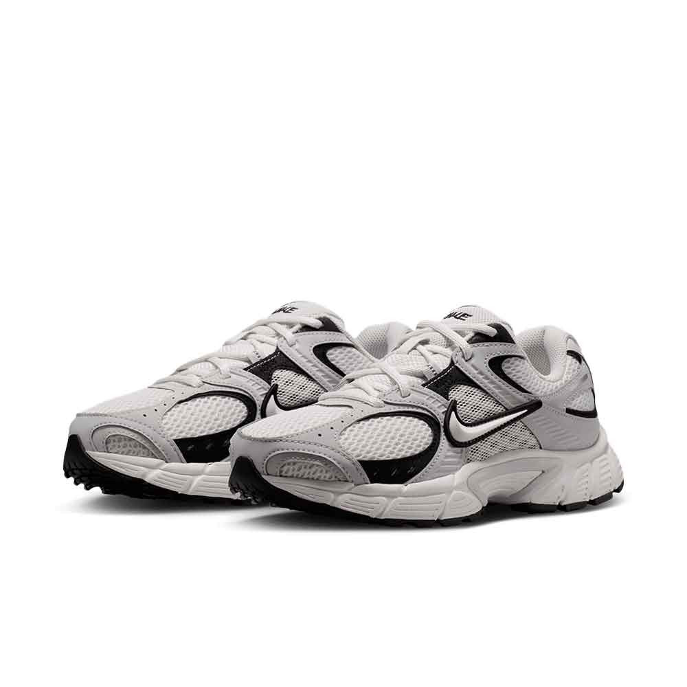 Zapatilla Nike V5 RNR IO7801-100