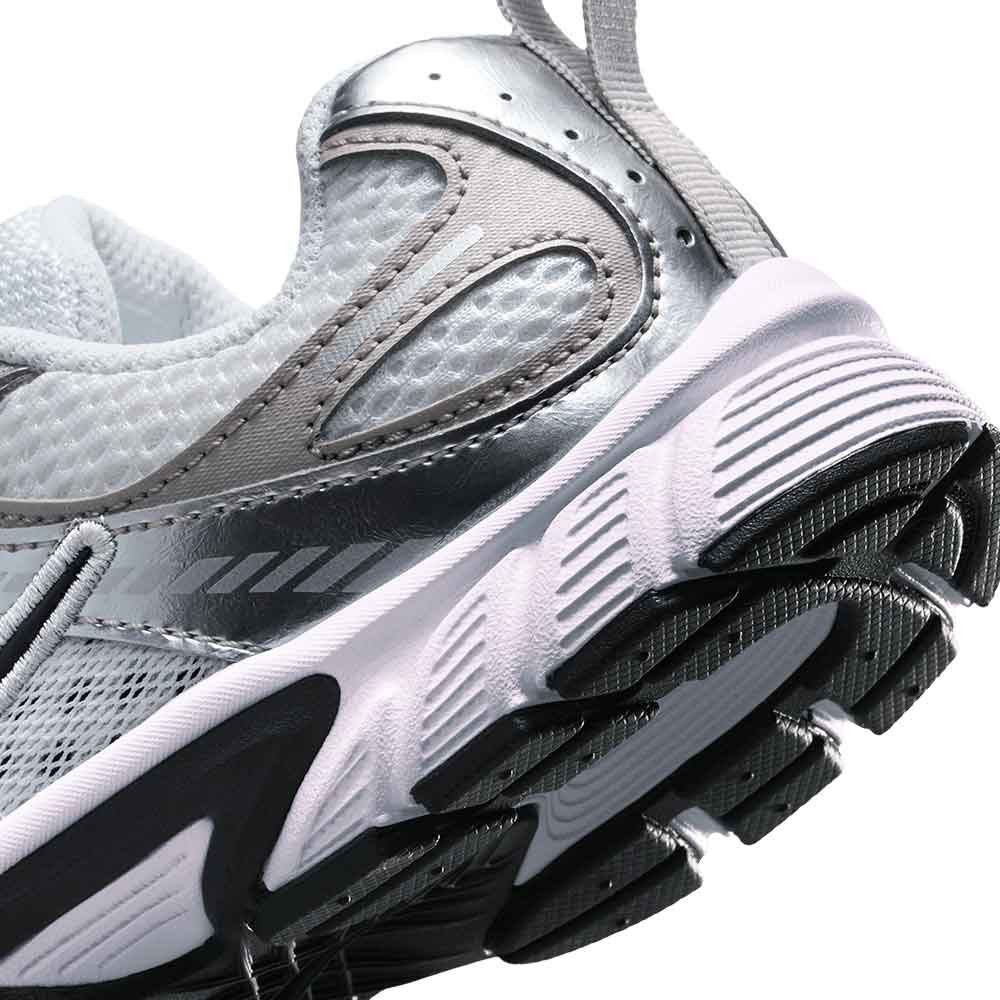 Zapatilla Nike V5 RNR HQ6412-100
