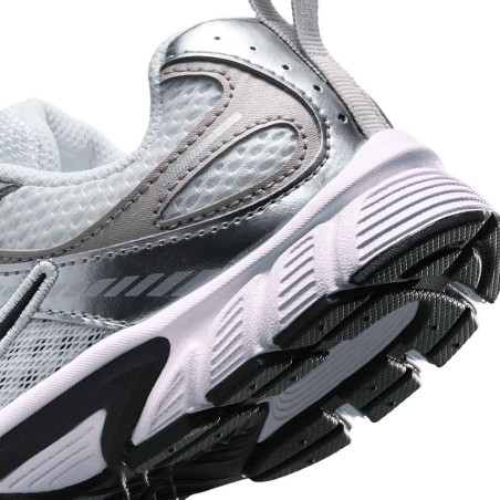 Zapatilla Nike V5 RNR HQ6412-100
