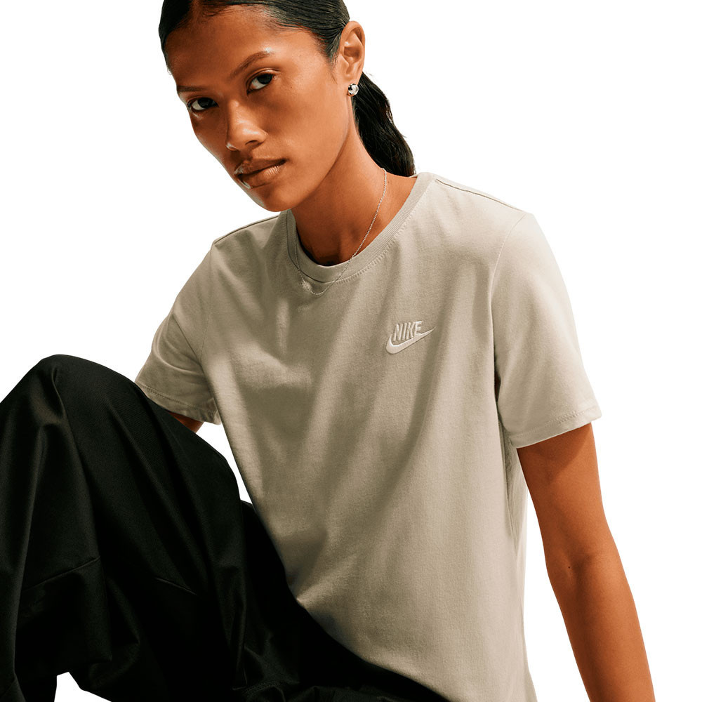 Camiseta Nike Club Essentials DX7902-238