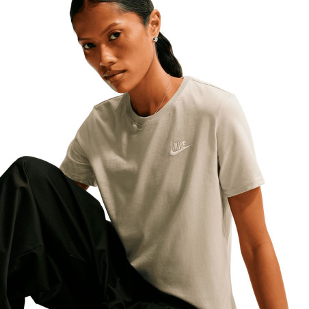Camiseta Nike Club Essentials DX7902-238