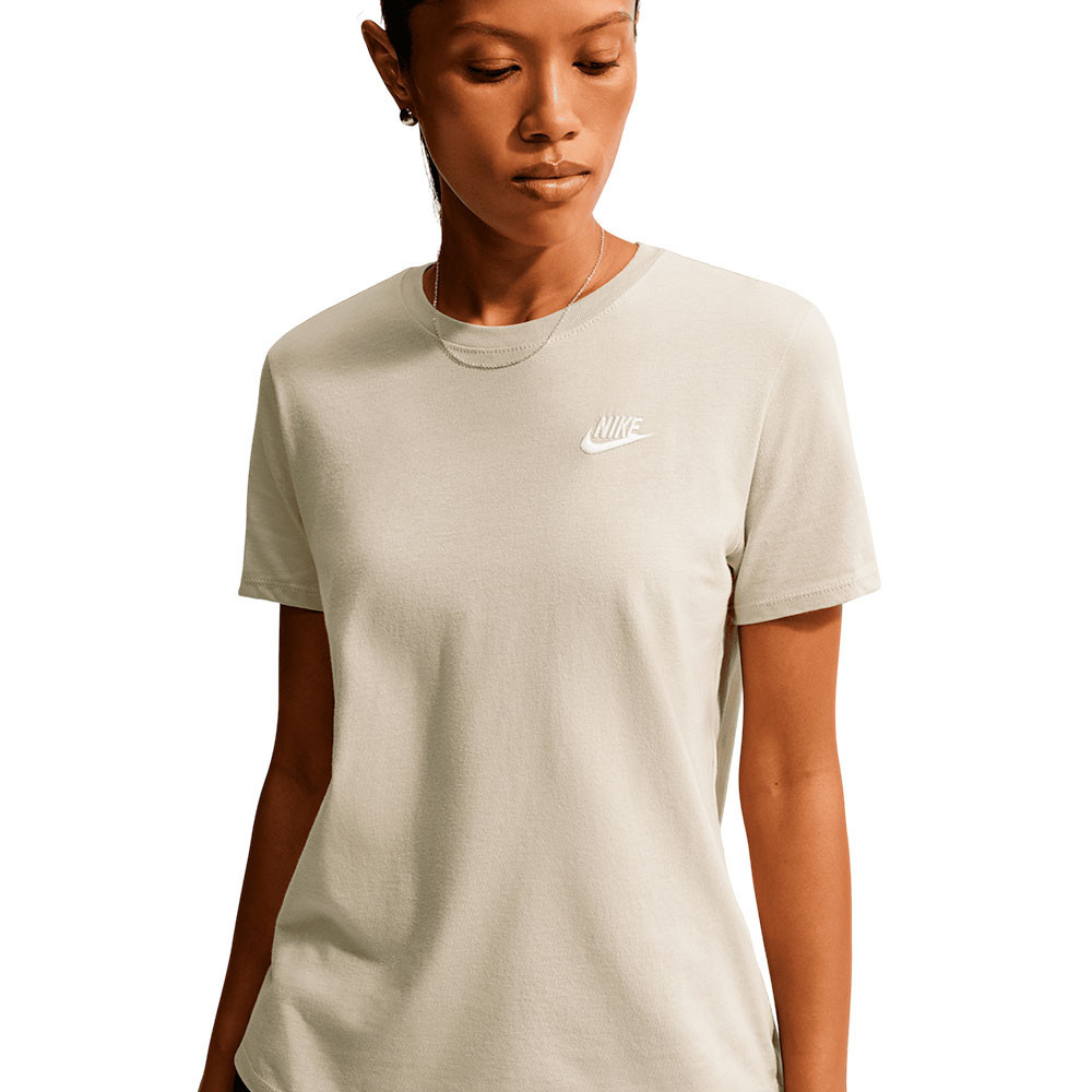 Camiseta Nike Club Essentials DX7902-238
