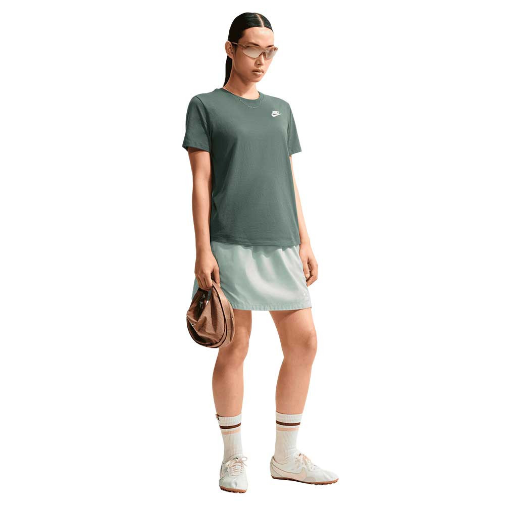 Camiseta Nike Club Essentials DX7902-303